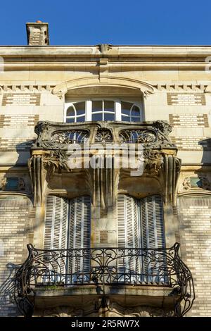 France, Meurthe et Moselle, Nancy, façade Art Nouveau et balcon du bâtiment Kempf construit entre 1903 et 1904 par les architectes Felicien et Fernand Cesar pour le marchand de bière Nicolas Kempf situé sur le cours Leopold Banque D'Images