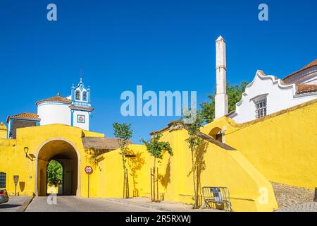 Portugal, région de l'Alentejo, Elvas, ville fortifiée de garnison (patrimoine mondial de l'UNESCO), chapelle Nossa Senhora da Conceiçao (notre-Dame de la conception) construite au 17e siècle sur la porte fortifiée d'Esquina Banque D'Images