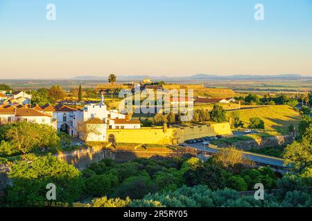 Portugal, région de l'Alentejo, Elvas, ville fortifiée de garnison (patrimoine mondial de l'UNESCO), fort de Santa Luzia en arrière-plan Banque D'Images