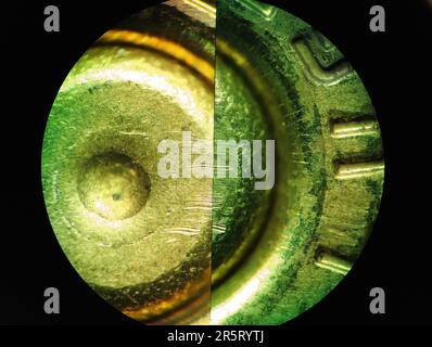 Comparaison microscopique du boîtier de la cartouche Banque D'Images