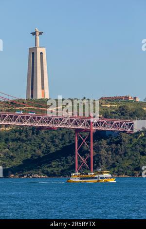 Portugal, Lisbonne, Almada, sur la rive sud du Tage, Statue du Christ Roi Banque D'Images