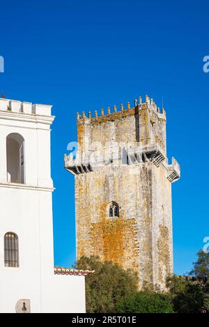 Portugal, région de l'Alentejo, Beja, Torre de Menagem, donjon crénelé, symbole de la ville Banque D'Images