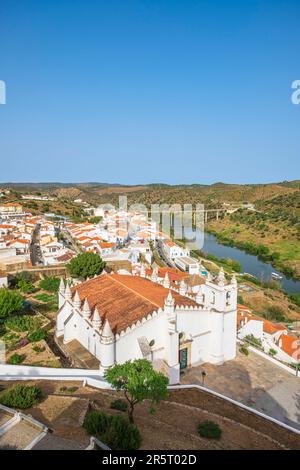 Portugal, région de l'Alentejo, Mertola, citadelle sur les rives du fleuve Guadiana, église Matriz notre-Dame de l'Assomption, ancienne mosquée datant du 12th siècle Banque D'Images