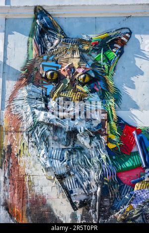 Portugal, Lisbonne, fresque de l'artiste portugais Bordalo II (Artur Bordalo), série Big Trash Animals, œuvres faites à partir de déchets de toutes sortes Banque D'Images