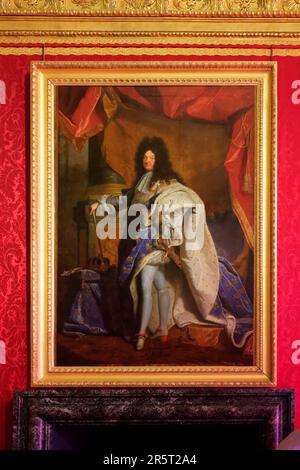 France, Yvelines, Versailles, château de Versailles classé au patrimoine mondial de l'UNESCO, les Grands Appartements, salle Apollon, Portrait de Louis 14 par l'atelier de Hyacinthe Rigaud Banque D'Images