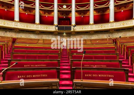 France, Paris, région classée au patrimoine mondial de l'UNESCO, Palais Bourbon, siège de l'Assemblée nationale, banc des ministres de l'hémicycle Banque D'Images