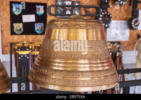 France, Doubs, Morteau, fonderie Obertino, cloche de vache Banque D'Images