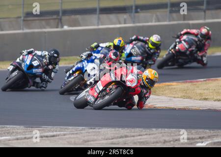 04 juin 2023: Lac Elkhart, WISCONSIN - vainqueur de la course #2 Josh Herrin dirige le pack pendant la finale de la course de Superbike MotoAmerica à Road America à Lac Elkhart, WI - Mike Wulf/CSM Banque D'Images