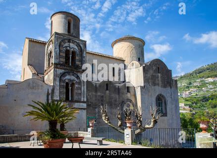 RAVELLO, ITALIE - AVRIL 29th 2023 : Ravello est une station balnéaire située à 365 mètres au-dessus de la mer Tyrrhénienne, sur la côte italienne d'Amalfi Banque D'Images