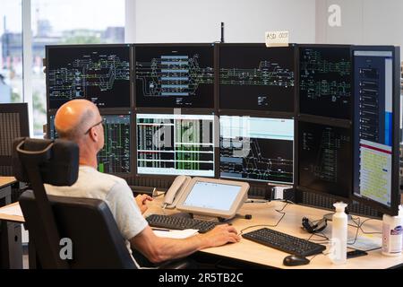 UTRECHT - le lieu de contingence d'Amsterdam dans le ProRail Operational Control Center Rail (OCCR) à Utrecht. Les employés de ProRail, NS, NS Maintenance and Service, Strukton, VolkerRail et BAM Rail, entre autres, surveillent le réseau ferroviaire à partir de ce centre national de contrôle. ANP JEROEN JUMELET pays-bas sortie - belgique sortie Banque D'Images