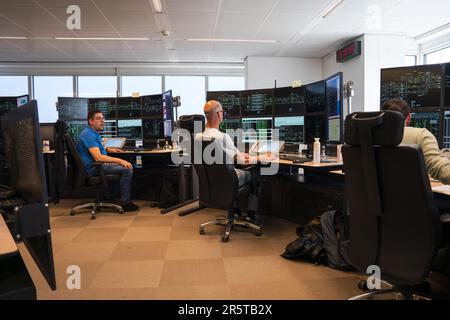 UTRECHT - le lieu de contingence d'Amsterdam dans le ProRail Operational Control Center Rail (OCCR) à Utrecht. Les employés de ProRail, NS, NS Maintenance and Service, Strukton, VolkerRail et BAM Rail, entre autres, surveillent le réseau ferroviaire à partir de ce centre national de contrôle. ANP JEROEN JUMELET pays-bas sortie - belgique sortie Banque D'Images