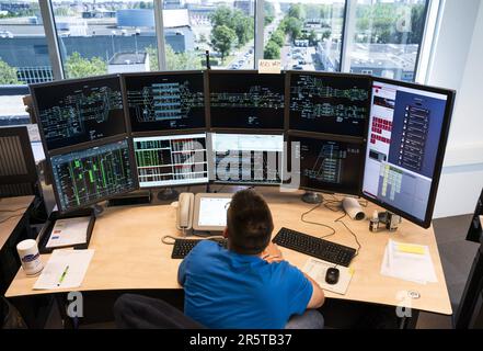 UTRECHT - le lieu de contingence d'Amsterdam dans le ProRail Operational Control Center Rail (OCCR) à Utrecht. Les employés de ProRail, NS, NS Maintenance and Service, Strukton, VolkerRail et BAM Rail, entre autres, surveillent le réseau ferroviaire à partir de ce centre national de contrôle. ANP JEROEN JUMELET pays-bas sortie - belgique sortie Banque D'Images