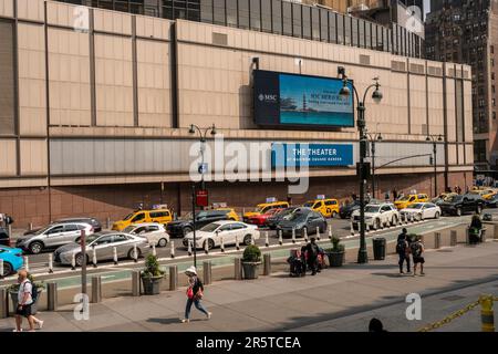 Le théâtre de Madison Square Garden sur la huitième avenue à New York mardi, 23 mai 2023. Une proposition visant à démolir le théâtre et à créer une grande entrée de la huitième Avenue à Penn Station a été proposée. (© Richard B. Levine) Banque D'Images