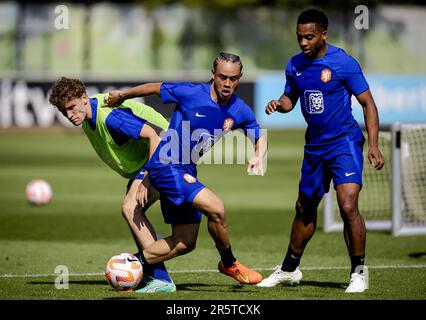 ZEIST - Xavi Simons au cours d'un stage de formation de l'équipe nationale néerlandaise au campus de KNVB sur 5 juin 2022 à Zeist, aux pays-Bas. L'équipe nationale néerlandaise prépare la demi-finale de la Ligue des Nations de l'UEFA contre la Croatie. ANP ROBIN VAN LONKHUIJSEN Banque D'Images