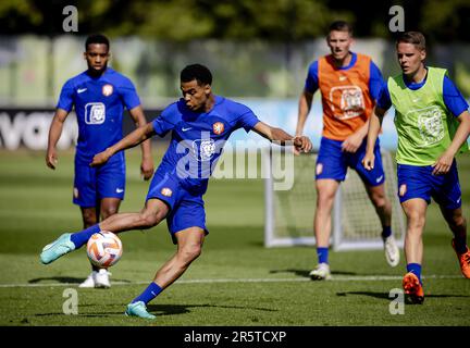 ZEIST - Cody Gakpo lors d'un stage de formation de l'équipe nationale néerlandaise au campus KNVB sur 5 juin 2022 à Zeist, pays-Bas. L'équipe nationale néerlandaise prépare la demi-finale de la Ligue des Nations de l'UEFA contre la Croatie. ANP ROBIN VAN LONKHUIJSEN Banque D'Images