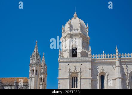 Tour extérieure du monastère Jerónimos dans le quartier de Bélem à Lisbonne Banque D'Images