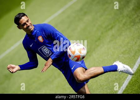 ZEIST - Tijjani Reijnders lors d'un stage de formation de l'équipe nationale néerlandaise au campus de la KNVB sur 5 juin 2022 à Zeist, pays-Bas. L'équipe nationale néerlandaise prépare la demi-finale de la Ligue des Nations de l'UEFA contre la Croatie. ANP ROBIN VAN LONKHUIJSEN Banque D'Images