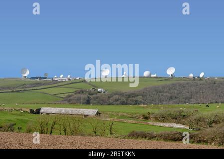 Station d'écoute par satellite GCHQ Bude (quartier général des communications du gouvernement) Défense au camp de Cleave, Cornwall, Angleterre. ROYAUME-UNI Banque D'Images