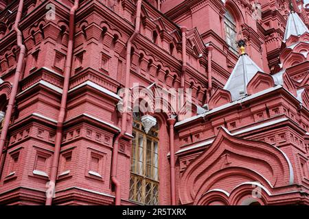 Détails et éléments en brique rouge Musée historique de l'État à Moscou Banque D'Images