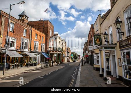 Essex, Royaume-Uni - 24 mars 2023 : vue sur la rue haute dans la ville de Maldon, Essex, Royaume-Uni. Banque D'Images