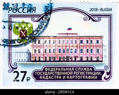 MOSCOU, RUSSIE - 17 MAI 2023 : le timbre-poste imprimé en Russie montre le Service fédéral d'enregistrement, de cadastre et de cartographie, série, vers 2018 Banque D'Images