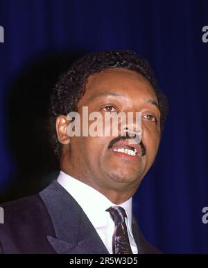 CHICAGO, ILLINOIS -CHICAGO, ILLINOIS - 7 MAI 1987 le révérend Jesse Jackson participe au tout premier dîner de l'unité démocratique de l'Illinois qui s'est tenu au Hyatt Regency Hotel Banque D'Images