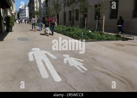 Paris, Umbau einer Schulstraße zur Fußgängerzone (rue du Sommerard) // Paris, conversion d'une route scolaire en zone de paditation (rue du Sommerard) Banque D'Images