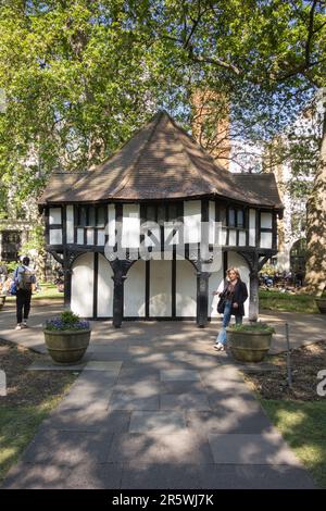 Tudorbethan bois encadré marché Cross bâtiment à Soho Square Gardens, Soho Square, Soho, Londres, W1, Angleterre, Royaume-Uni Banque D'Images