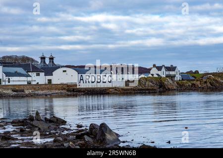 Extérieur de la distillerie Ardbeg, île d'Islay, Hébrides intérieures, Écosse, Royaume-Uni Banque D'Images