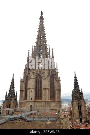 Barcelone, ​​Spain - août 2014 20th : un clocher de la basilique de la cathédrale métropolitaine de Barcelone. Il y a des vitraux à l'intérieur. Banque D'Images