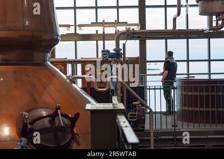 La nouvelle salle STILL de la distillerie Ardbeg, île d'Islay, Hébrides intérieures, Écosse, Royaume-Uni Banque D'Images