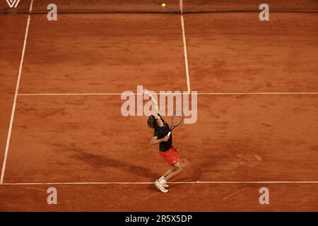 Paris, France. 05th juin 2023. Alexandre Zverev d'Allemagne joue contre Grigor Dimitrov de Bulgarie à l'Open de tennis français Roland Garros à Paris, France, lundi, 5 juin 2023. Zverev a remporté 6-1, 6-4, 6-3 et s'est qualifié pour les quarts de finale. Photo de Maya Vidon-White/UPI crédit: UPI/Alay Live News Banque D'Images