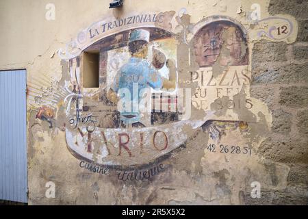 Faded Pizzeria signe sur les murs à Aix en Provence France Banque D'Images