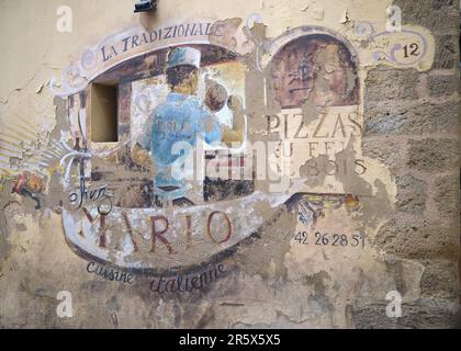 Faded Pizzeria signe sur les murs à Aix en Provence France Banque D'Images