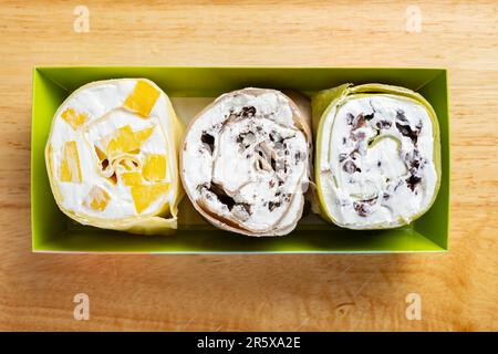 vue de dessus trois morceaux de gâteaux Banque D'Images