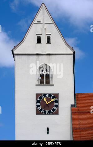 Tour de l'église avec horloge de Saint Michael, édifice classé, l'une des plus anciennes églises de l'Allgaeu, Kruszell, Allgaeu, Bavière, Allemagne Banque D'Images