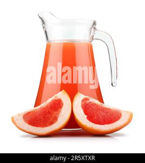 Verseuse complète de jus de pamplemousse et de fruits isolés sur fond blanc Banque D'Images