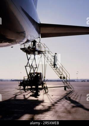 Plate-forme de travail à l'arrière d'un avion, Backlight, Lufthansa, Francfort Banque D'Images