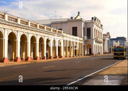 Parque Jose Marti, colonnades, Cienfuegos, Cuba Banque D'Images