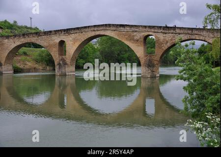 Pont roman, Puente la Reina, Navarre, Espagne Banque D'Images