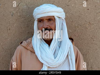 Maroc, chauffeur de chameau, Berber, désert d'Erg Chebbi, dunes Banque D'Images