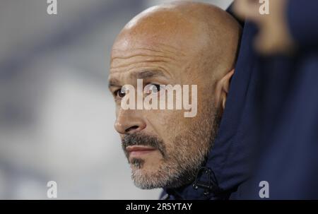 Photo du dossier datée du 06-10-2022 de l'entraîneur-chef Fiorentina Vincenzo Italiano, 45 ans, qui a passé la majeure partie de sa carrière de milieu de terrain avec Vérone. En tant qu'entraîneur, il a conduit Spezia à la promotion de Serie A en 2020 et les a maintenus la saison suivante avant de déménager à Fiorentina, où il a guidé 'i Viola' de retour en Europe pour la première fois depuis 2017. Date de publication : mardi 6 juin 2023. Banque D'Images