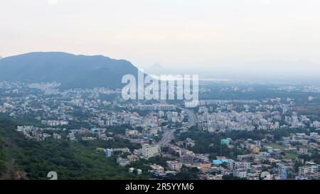 Paysage urbain de Visakhapatnam de Simhachalam, Visakhapatnam, Andhra Pradesh, Inde. Banque D'Images
