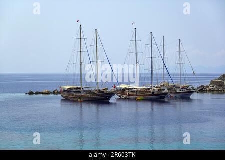 La ville en ruines de Knidos, la côte turquoise dans le sud-ouest de la Turquie, une destination de vacances populaire Banque D'Images