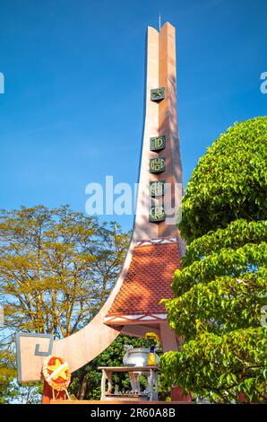 Le mémorial du cimetière des martyrs de guerre d'IA GRAI, province de Gia Lai, dans les Hautes-terres centrales du Vietnam. Le cimetière de guerre contient les tombes de mos Banque D'Images