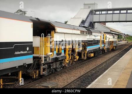 Volker Rail Matisa tampers DR75303 et DR75405 passant par Scunthorpe avec le service d'infrastructure 6J31 0857 Sleaford - Scunthorpe le 6/6/23. Banque D'Images