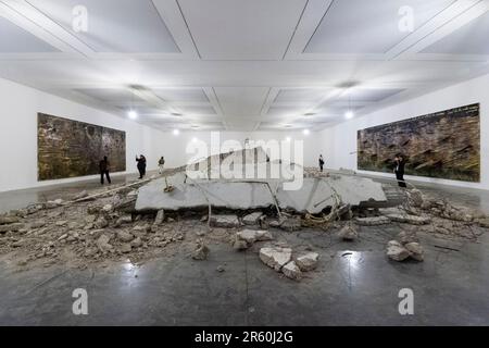 Londres, Royaume-Uni. 6 juin 2023. (C) 'Phall of You but will, Rise you must', 2017-2023, à un aperçu de 'Finnegans Wake', une nouvelle exposition de peintures, sculptures et installations d'Anselm Kiefer reflétant la fascination de l'artiste pour le chef-d'œuvre littéraire de James Joyce, Finnegans Wake (1939). Le spectacle se déroulera au White Cube Bermondsey du 7 juin au 20 août 2023. Credit: Stephen Chung / Alamy Live News Banque D'Images