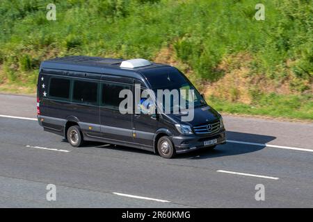 Mercedes-Benz Sprinter 516 CDI 2016, Diesel 2143 cc, location de bus urbains, minibus de luxe, minibus 16 places, voyager sur l'autoroute M61, Royaume-Uni Banque D'Images