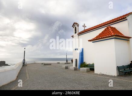 Zambujeira do Mar, Portugal- 20 octobre 2022 : Chapelle catholique de Zambujeira do Mar Banque D'Images