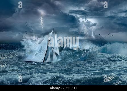 bateau naviguant dans un lieu de tempête avec ciel orageux et concept de foudre Banque D'Images